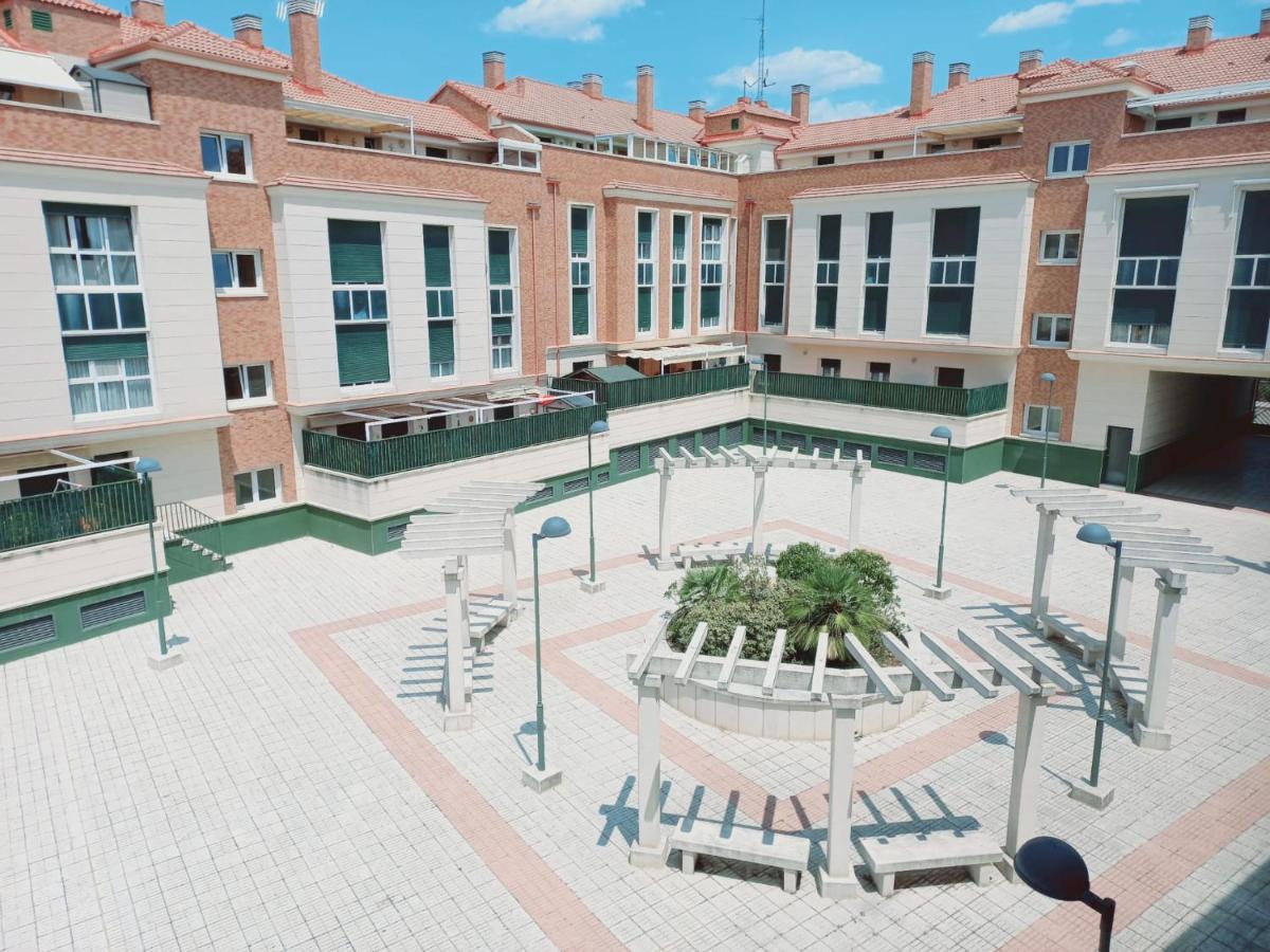 Ferienwohnung Apartamento Para 5 Personas Con Garaje A 10 Minutos De Valladolid Exterior foto